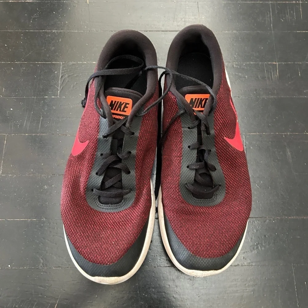 Nike Men’s Flex Experience Running Shoes. Size 11